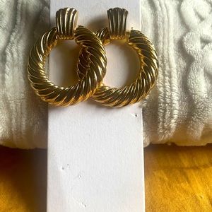 Medium hoop gold earrings